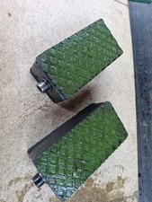 WEDGE TYPE FREESTANDING MACHINE LEVELLING PAD   2 OFF