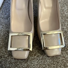 ROGER VIVIER Trompette Nude