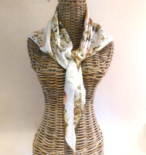 Vintage retro white floral print silk head neck scarf rolled edge size 80 cm sq.