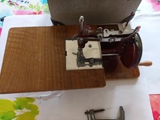 Vintage Essex miniature/toy sewing machine with carry case