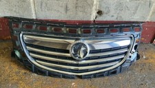 08-2013 VAUXHALL INSIGNIA HATCH FRONT GRILLE GRILL WITH BADGE 13264363 551004542