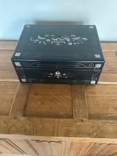 Antique Lacquer Sewing