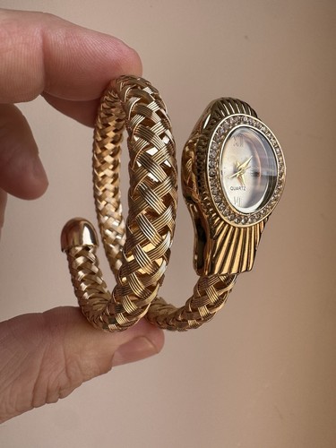Serpent style bangle wrist - style,