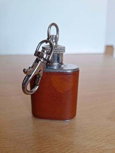 1oz mini hip flask keyring - 1oz,
