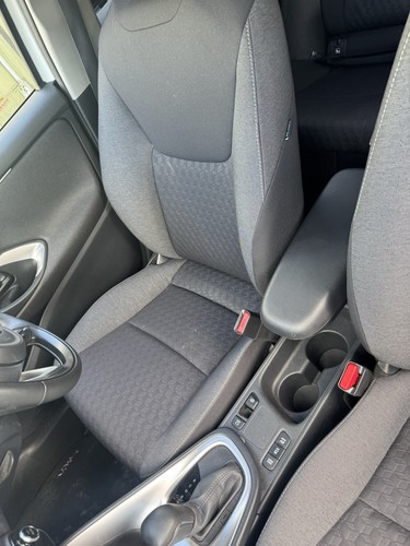 Toyota yaris driver side seat - driver,