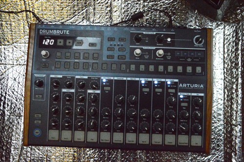 Arturia drumbrute impact - arturia,