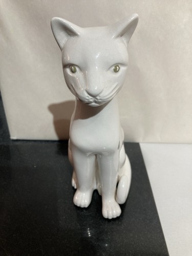 Cat ceramic type - cat, vintage