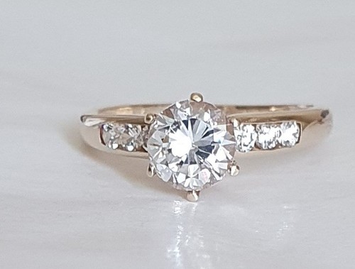 9ct yellow gold - gold, cubic