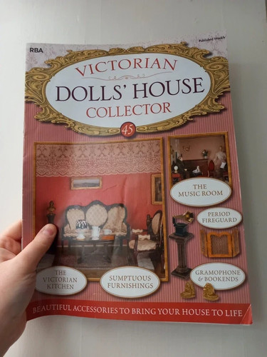 Victorian dolls house - dolls,