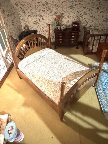 Dolls house furniture - house, 1/12