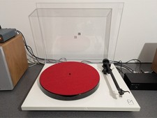 Rega P1 Planar One Gloss White