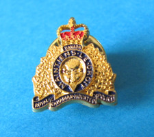 ROYAL CANADIAN MOUNTED  POLICE Enamel Tie/Lapel Pin Badge. VGC