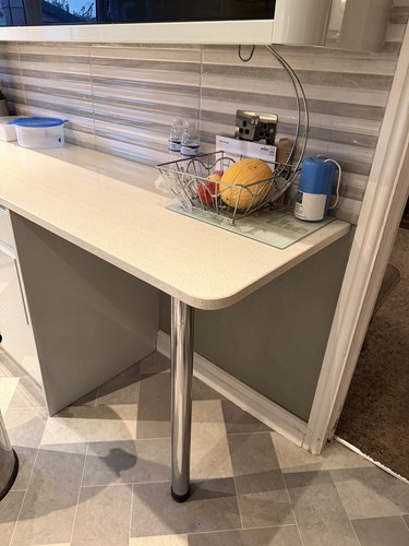 Adjustable table legs - table,