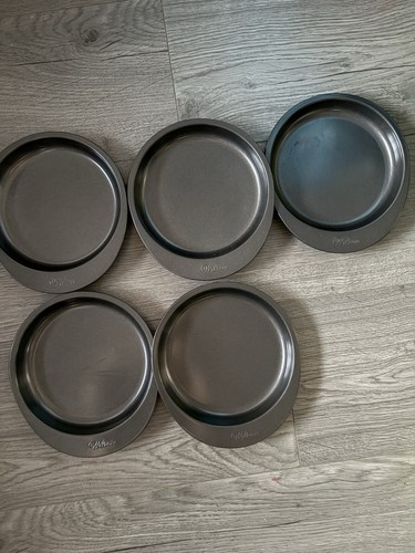 Wilton non still cake tins - cake, set