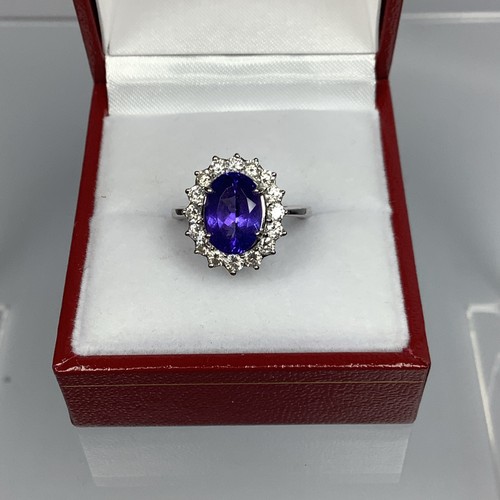 18ct white gold tanzanite - 18ct,