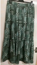 PRETTY MAXI SKIRT SIZE 20