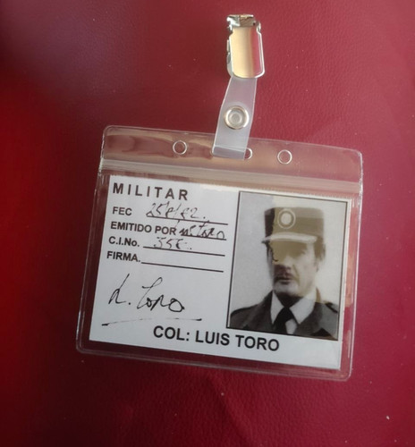 Prop james bond luis toro - bond,
