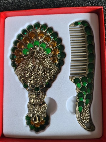 Vanity mirror and comb set