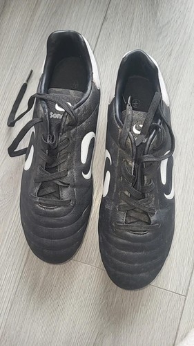 Sondico football boots size3