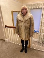 LADIES MID LENGTH COYOTE FUR