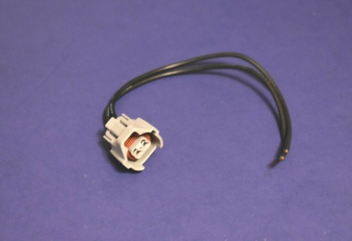 Fuel injector connector for - injector,