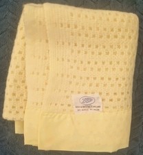 Boots Yellow Vintage Pram Blanket Cellular Acrylic Made Witney England 70x90cm
