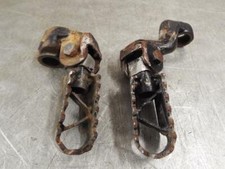 1977 YAMAHA IT 175E - FOOTPEGS