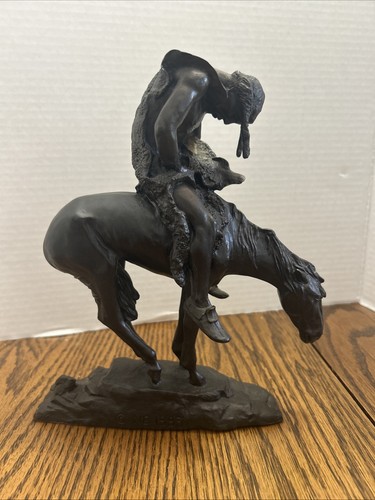 End the trail - end, statue