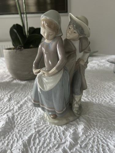 Lladro boy trying - kiss, girl