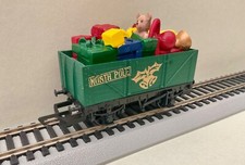 Hornby     Santa Express  Green Parcel Wagon    0-0 gauge
