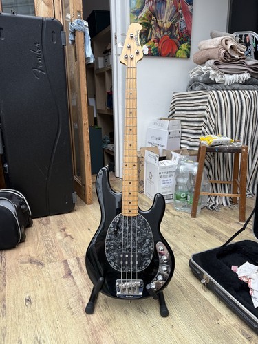 Ernie ball music man stingray - music,