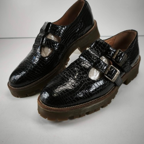 Red dead black patent - patent, croc