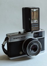 Olympus Trip 35 Vintage Film Camera (Zuiko 40mm F/2.8 Lens) with PS 200 Flash!