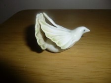 Vintage mini porcelain dove ornament. 5.9cm .DAMAGE(D31)