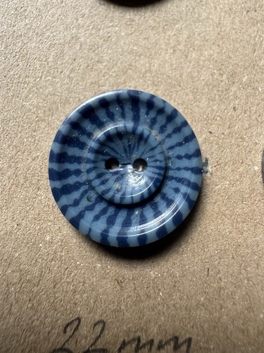 Buttons radiating design in - radiating,