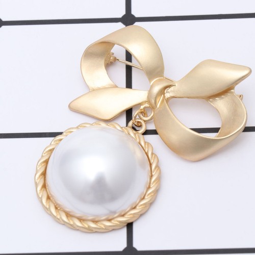 Women golden brooch bow shape - women,
