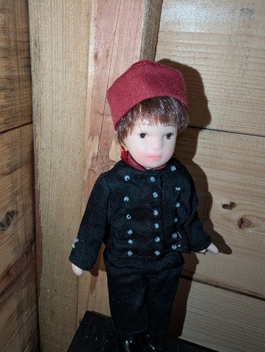 Small haunted doll susan - small,