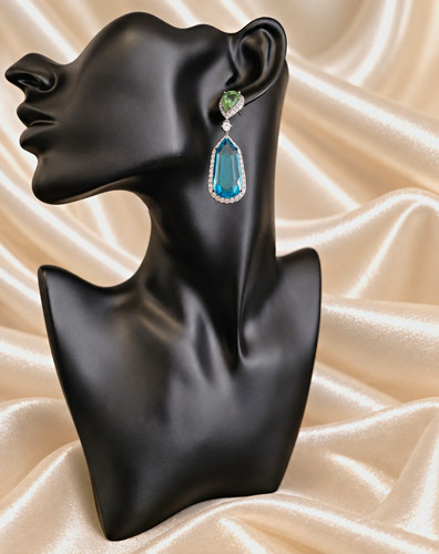 Black jewellery mannequin bust - black,