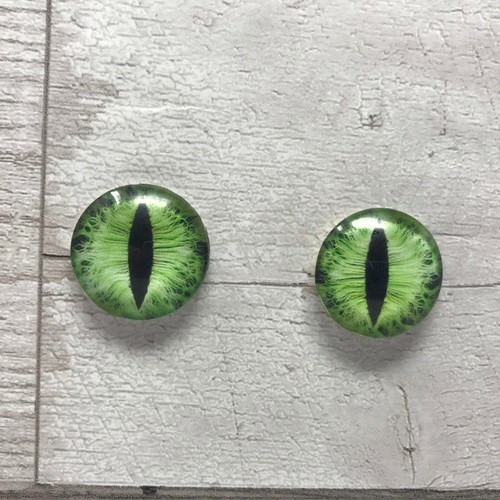 Pair green glass eyes - green,