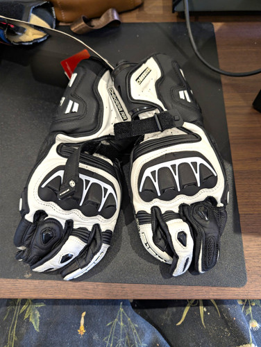 Held chikara gloves - rr,
