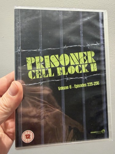 Prisoner cell block complete - prisoner, h