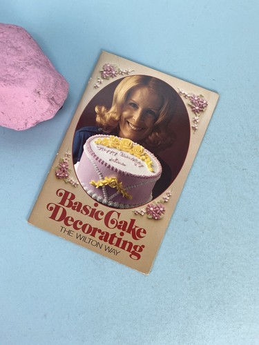 Basic cake decorating the - cake,