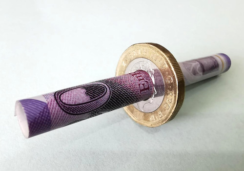 Cigarette note through - note,