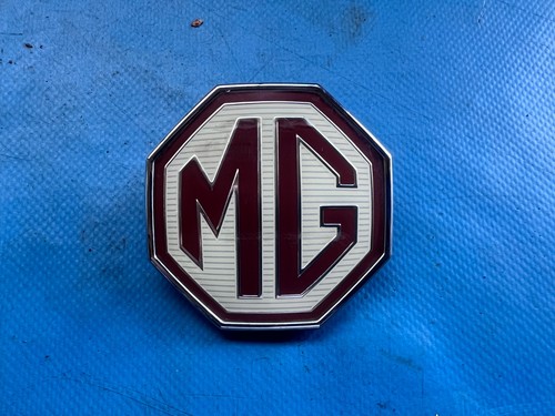 Front grill badge - front,