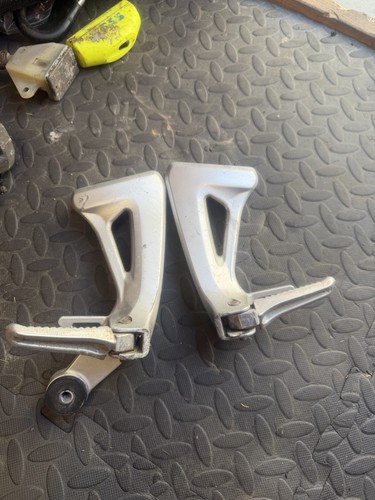 Suzuki sv650s rear - rear, pegs