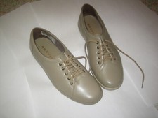 Ladies shoes ‘ BREVITT ‘ – size 7 – beige – good condition