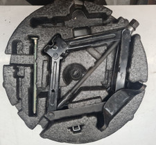 VAUXHALL INSIGNIA JACK + SPACE