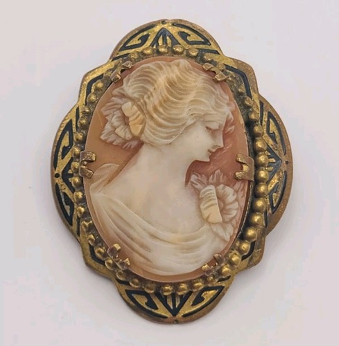 Antique pinchbeck cameo - cameo, brooch