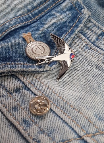 Swallow bird lapel pin badge - swallow,