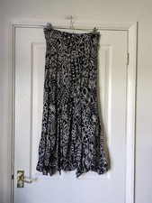 Wallis Skirt Size 12 Black &